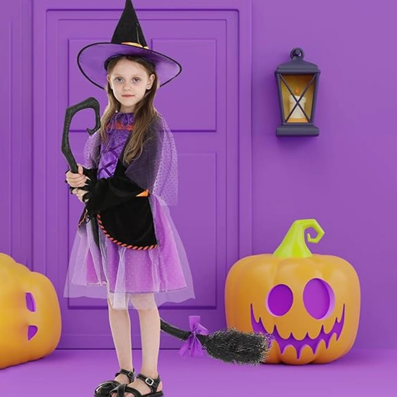 ハロウィーンのコスチュームはどのようにして感情的な体験を高め、社会的交流を促進し、ホリデーの商業的価値を高めるのでしょうか?